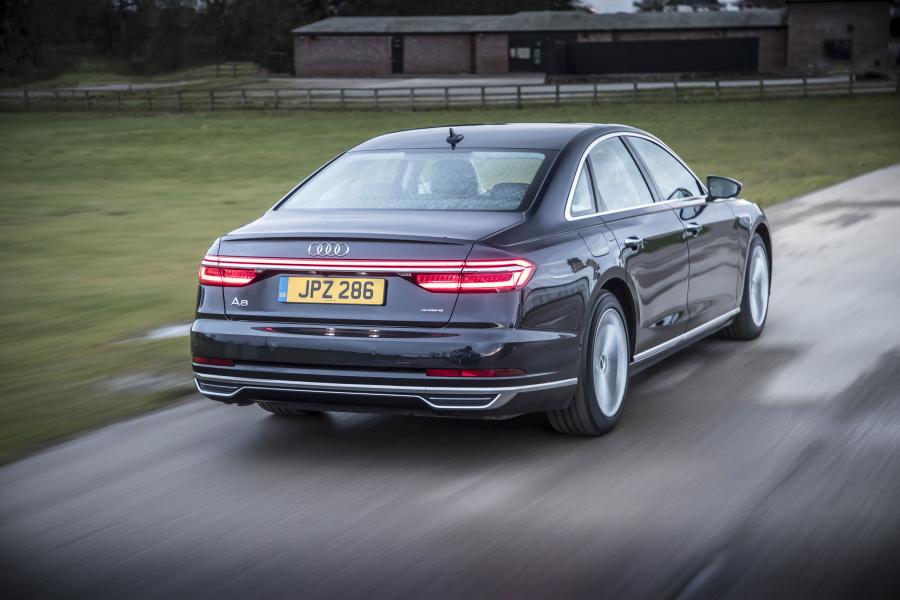  Audi A8 50 TDI Quattro (D5) 2017 года  (UK) (фото 8 из 17)